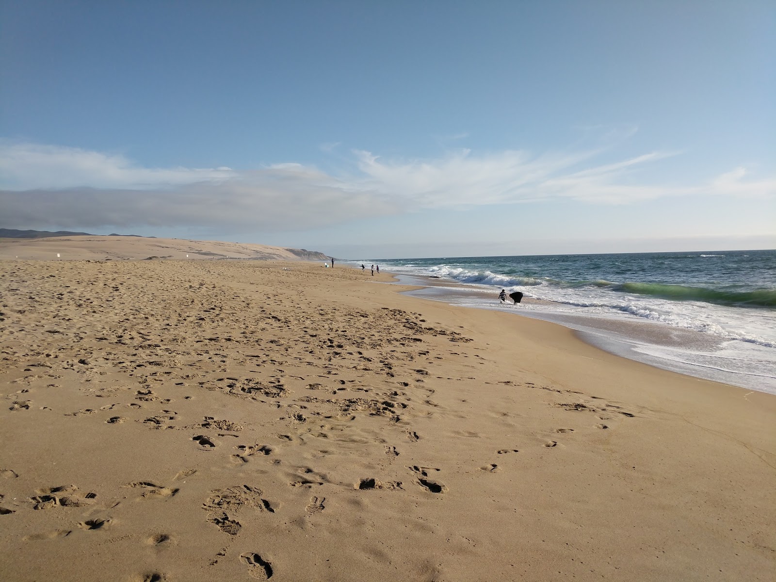 Φωτογραφία του Rancho Guadalupe Preserve με φωτεινή λεπτή άμμο επιφάνεια