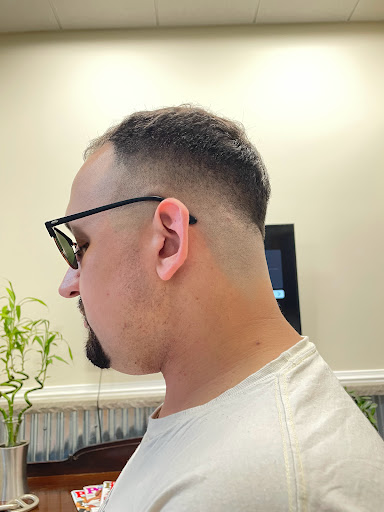 Barber Shop «Basement Barber Shop», reviews and photos, 400 Victory Blvd, Staten Island, NY 10301, USA