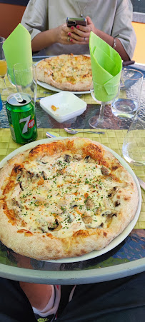 Plats et boissons du Pizzeria L'ITALIE CHEZ VOUS à Gasny - n°4