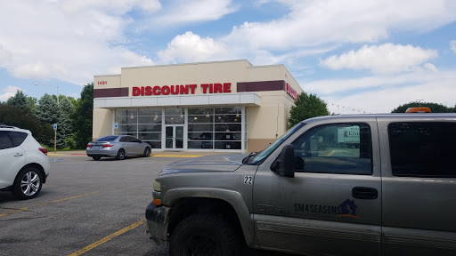 Tire Shop «Discount Tire Store - Coralville, IA», reviews and photos, 1491 Coral Ridge Ave, Coralville, IA 52241, USA