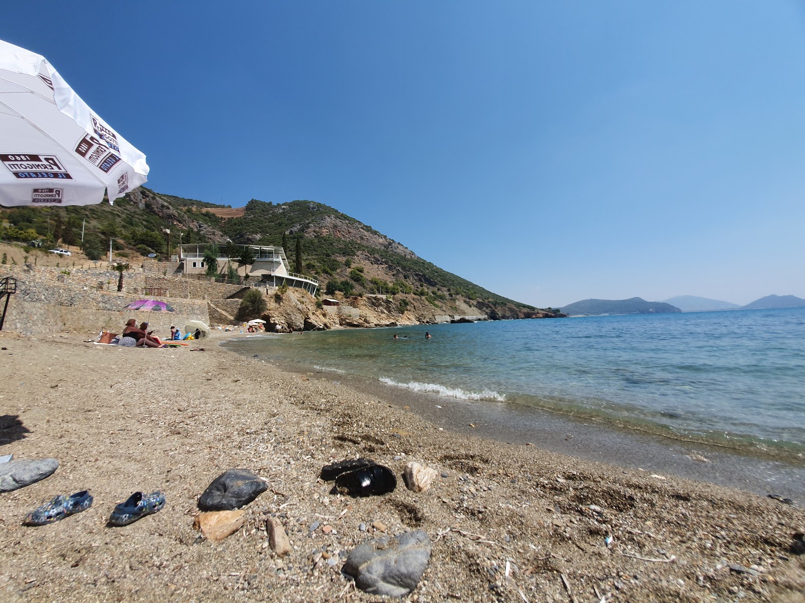 Fotografie cu Hal limani beach cu o suprafață de apa pură turcoaz