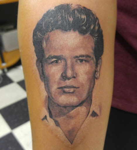 Tattoo Shop «Cali Soul Tattoo», reviews and photos, 4751 N Blackstone Ave, Fresno, CA 93726, USA