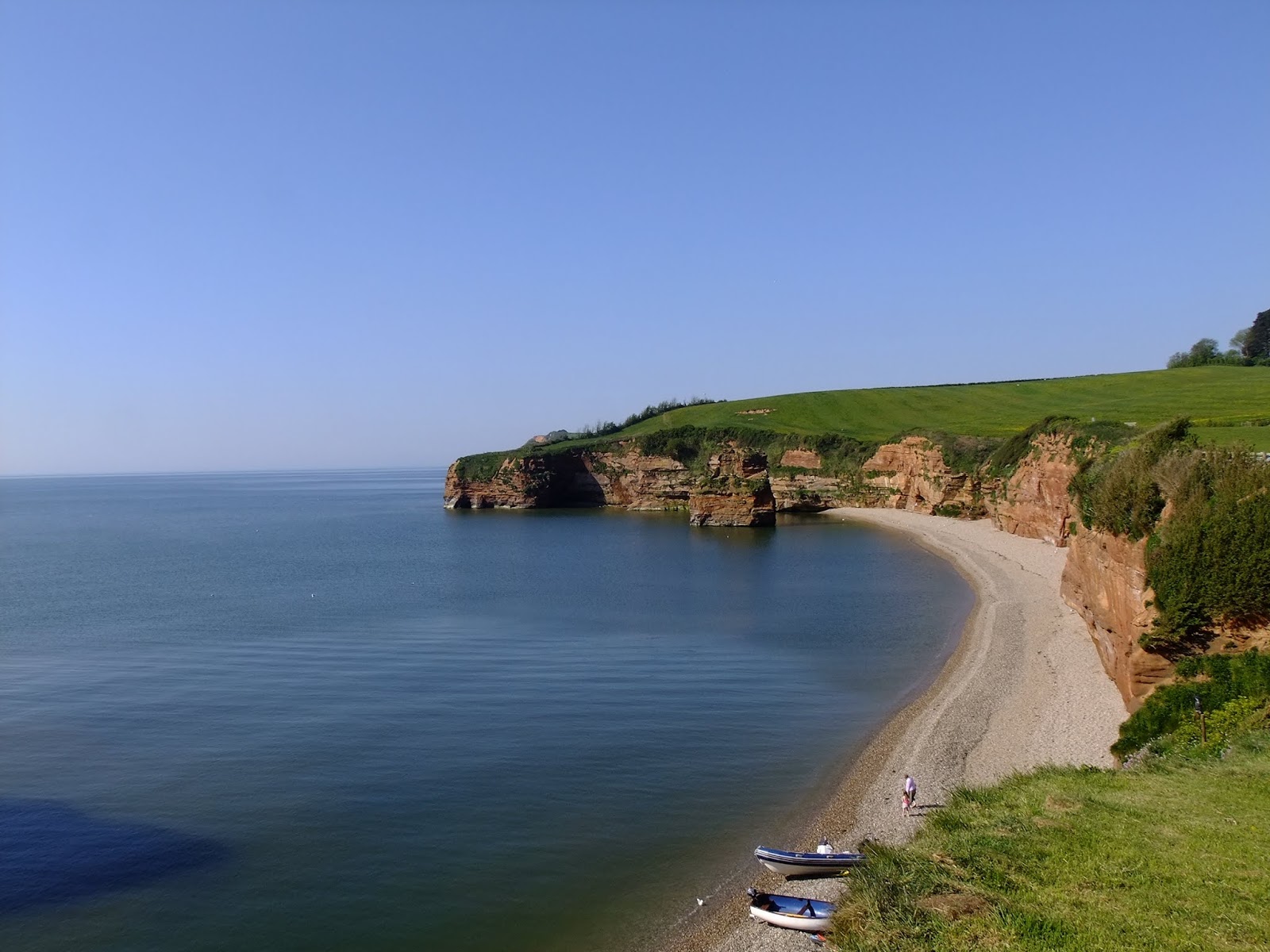 Foto di Ladram Bay con una superficie del ciottoli beige