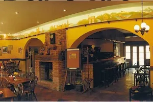Dean's Café image