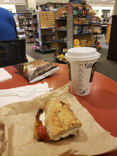 Book Store «Barnes & Noble», reviews and photos, 2051 N Federal Hwy, Fort Lauderdale, FL 33305, USA