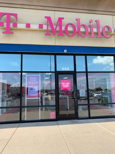 T-Mobile, 654 Wesley Dr, Wood River, IL 62095, USA, 