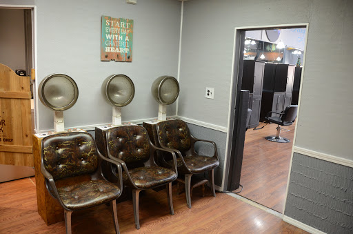 Hair Salon «Sizzor Shak Salon and Color Spa», reviews and photos, 208 E Main St, Collinsville, IL 62234, USA