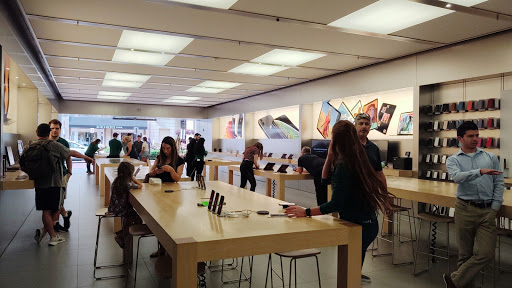 Computer Store «Apple Reston», reviews and photos, 11949 Market St, Reston, VA 20190, USA