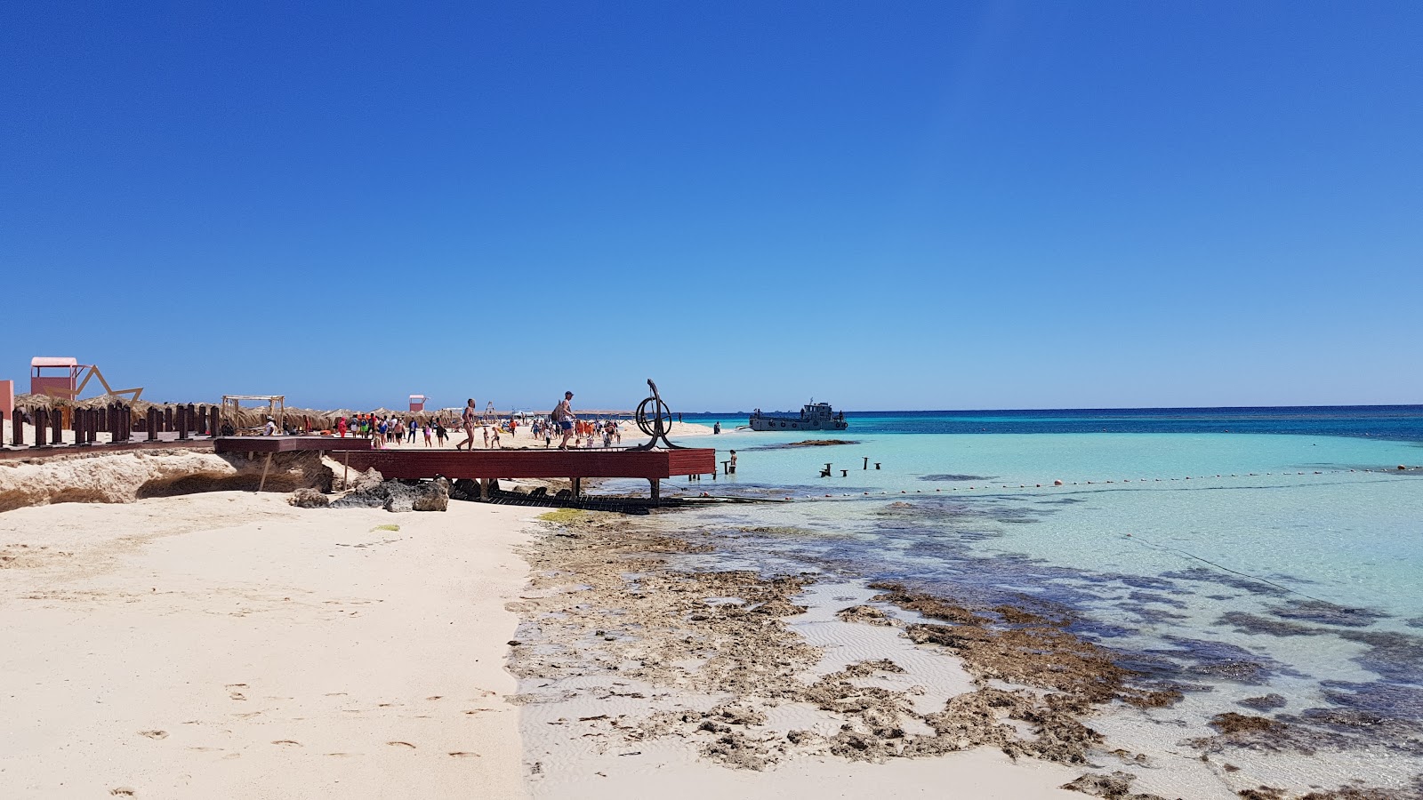 Φωτογραφία του Paradise Island μερική επαναδιάταξη περιοχής