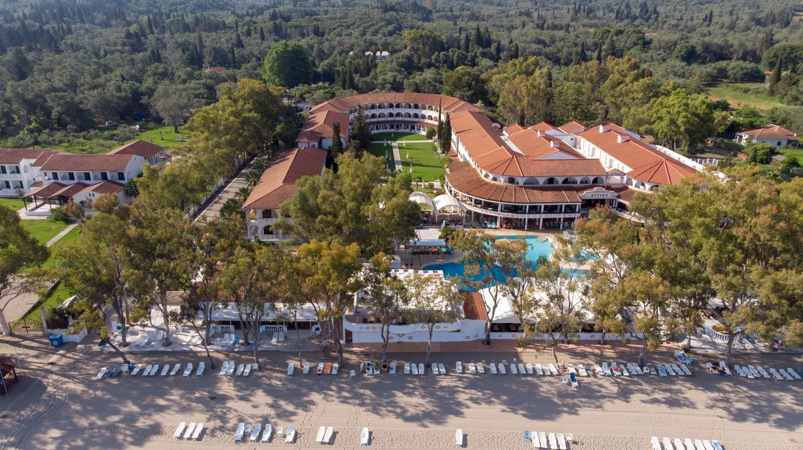 Attika Plajı'in fotoğrafı çok temiz temizlik seviyesi ile