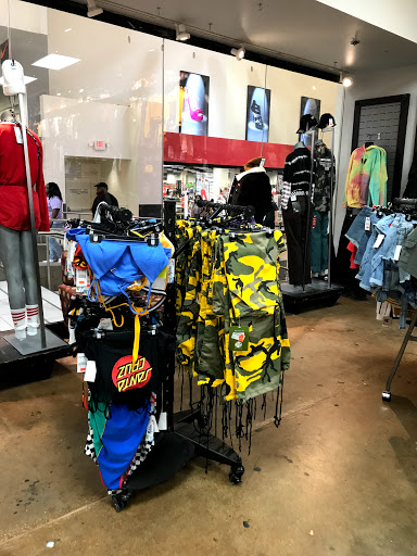 Clothing Store «Zumiez», reviews and photos, 3000 Grapevine Mills Pkwy #606, Grapevine, TX 76051, USA