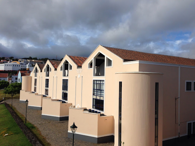 Pavilhão Municipal de Angra Do Heroísmo - Escola