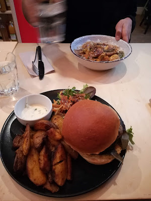 Cantine Oummi à Paris