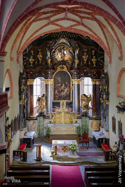 Farní kostel svatého Michaela archanděla a Panny Marie Věrné