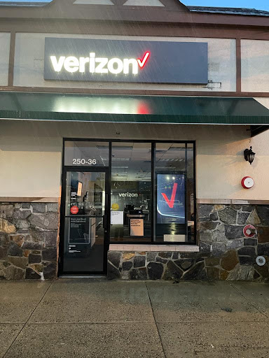 Cell Phone Store «Floral Park Verizon Wireless», reviews and photos, 250-36 Jericho Turnpike, Floral Park, NY 11001, USA