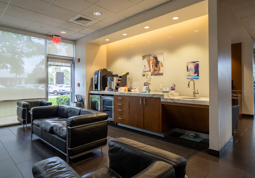 Cadillac Dealer «AutoNation Cadillac West Palm Beach», reviews and photos, 2101 45th St, West Palm Beach, FL 33407, USA