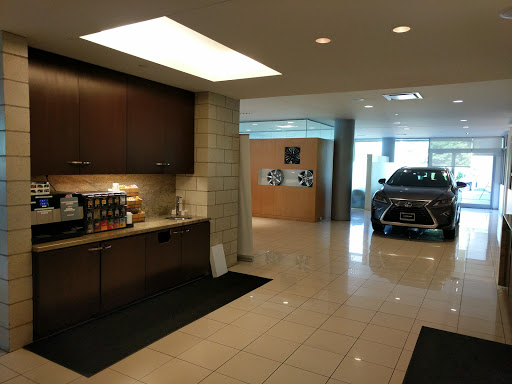 Lexus Dealer «Woodfield Lexus», reviews and photos, 350 E Golf Rd, Schaumburg, IL 60173, USA