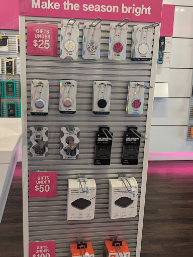 Cell Phone Store «T-Mobile», reviews and photos, 1192 E Imperial Hwy, Placentia, CA 92870, USA