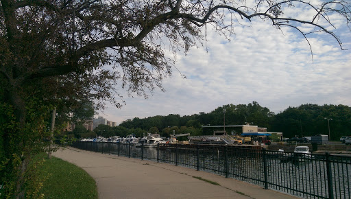 Shopping Mall «Howard and Western Shopping Center», reviews and photos, 7510 N Western Ave, Chicago, IL 60645, USA