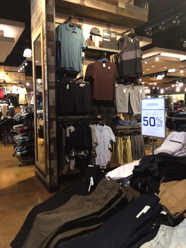 Clothing Store «Tillys», reviews and photos, 343 N Alafaya Trail, Orlando, FL 32828, USA
