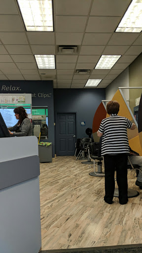 Hair Salon «Great Clips», reviews and photos, 3822 Charles J Miller Memorial Hwy, McHenry, IL 60050, USA