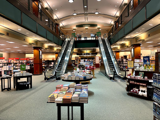 Book Store «Barnes & Noble», reviews and photos, 7 Holyoke St, Holyoke, MA 01040, USA