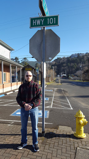 Grocery Store «Rockaway Beach Market», reviews and photos, 208 S Anchor St, Rockaway Beach, OR 97136, USA