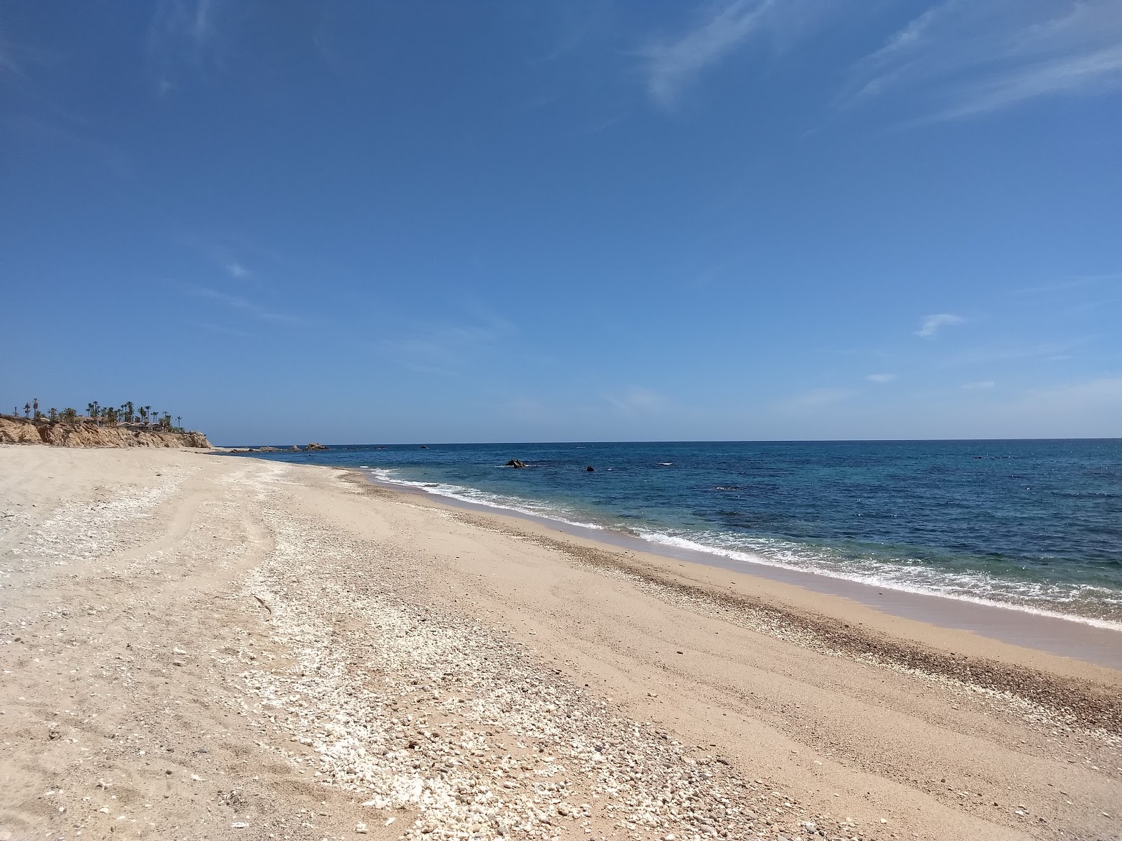 Valokuva Playa Palo Blanquitoista. pinnalla kirkas hiekka:n kanssa