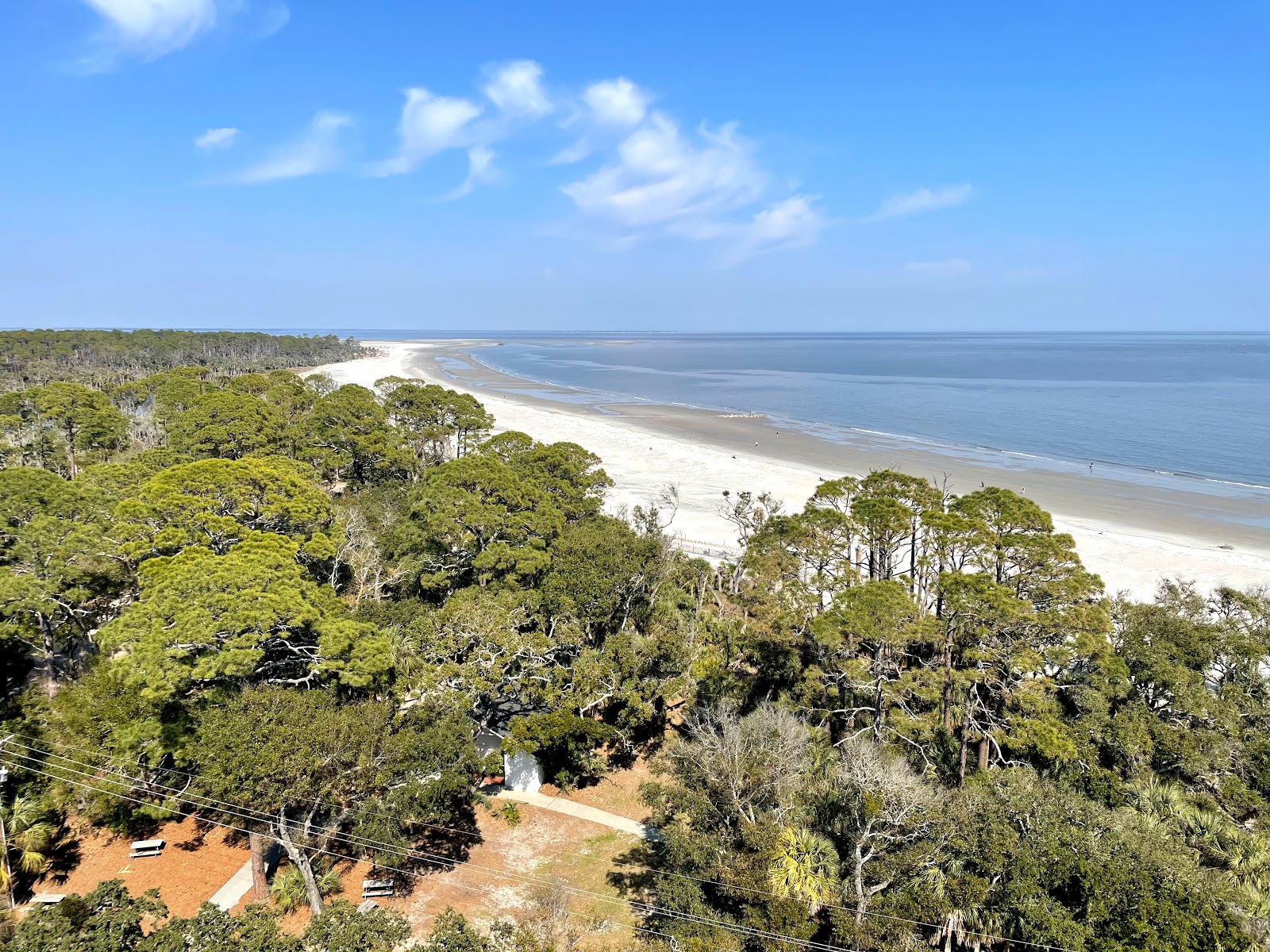 Φωτογραφία του Hunting Island beach παροχές περιοχής