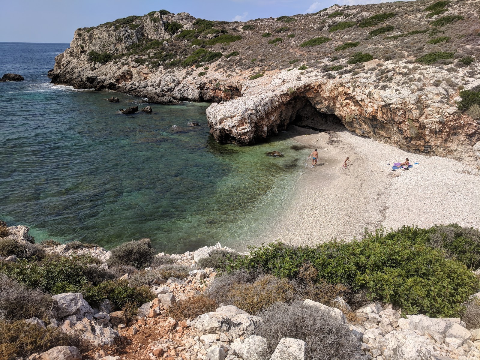 Foto van Paralia Lagkadakia gelegen in een natuurlijk gebied