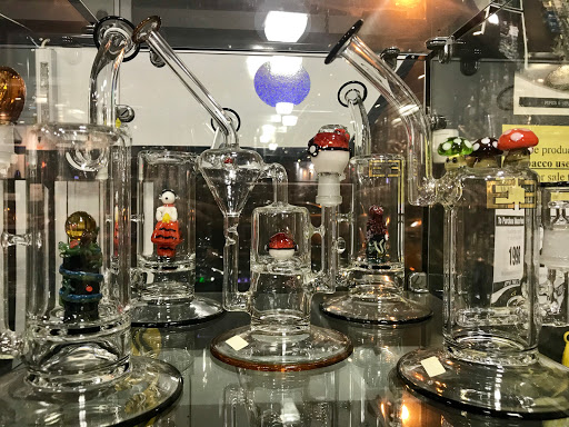 Tobacco Shop «Smoke Shop», reviews and photos, 1920 W North Ave, Chicago, IL 60622, USA