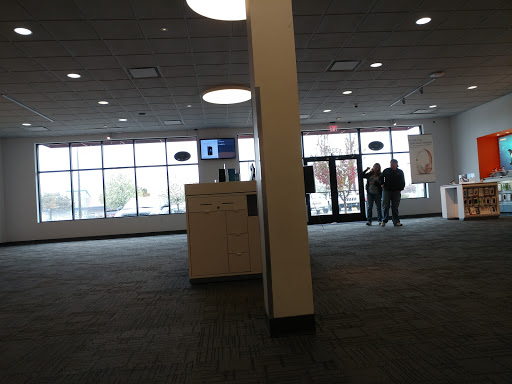 Cell Phone Store «AT&T», reviews and photos, 3295 Henry St, Muskegon, MI 49441, USA