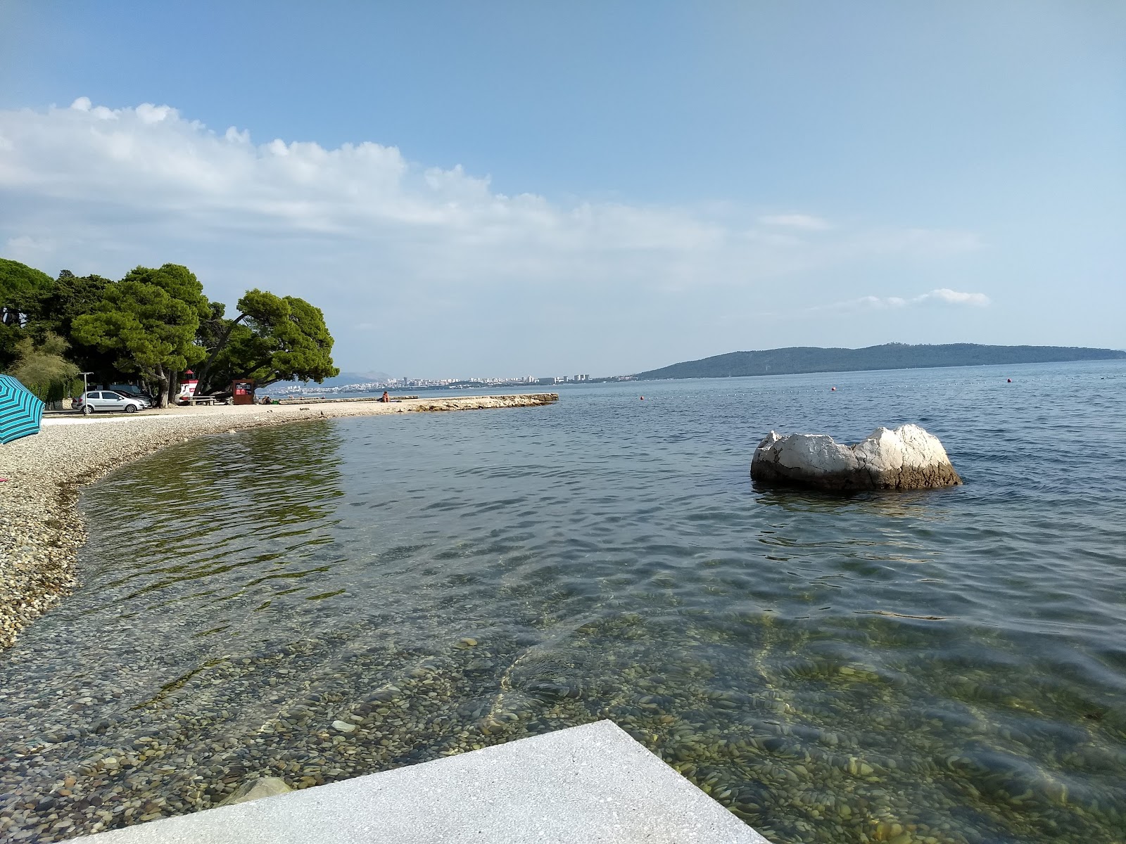 Foto van Ostrog beach met turquoise puur water oppervlakte