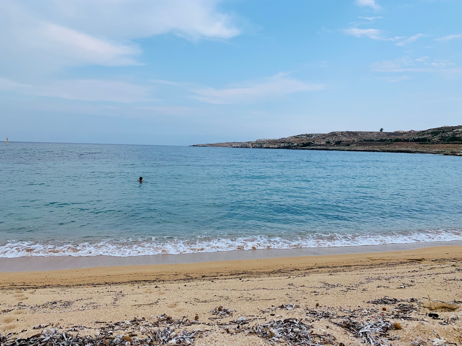 Foto di Spiaggia Targia con una superficie del sabbia marrone