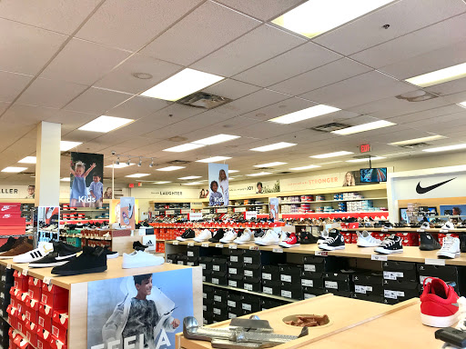 Shoe Store «Famous Footwear», reviews and photos, 213 W Alexander St, Plant City, FL 33563, USA