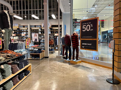 Levi's Outlet Store - 3000 Grapevine Mills Pkwy #506, Grapevine, Texas, US  - Zaubee