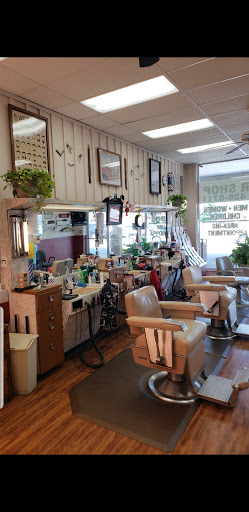 Barber Shop «Rolling Hills Barber Shop», reviews and photos, 9218 Westport Rd, Louisville, KY 40242, USA