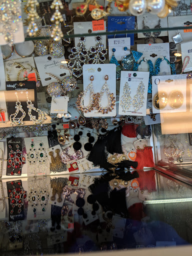 Shopping Mall «Lincoln Shopping Center», reviews and photos, 26092 Greenfield Rd, Oak Park, MI 48237, USA