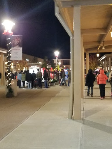 Shopping Mall «Chicago Premium Outlets», reviews and photos, 1650 Premium Outlet Blvd, Aurora, IL 60502, USA