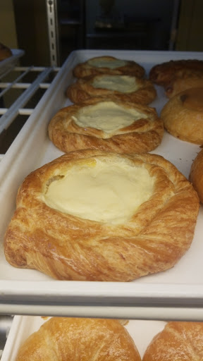 Donut Shop «Rainbow Donuts Cafe & Deli», reviews and photos, 3831 E Thunderbird Rd, Phoenix, AZ 85032, USA