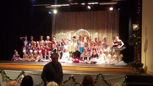 Community Center «Bartlett Community Center», reviews and photos, 700 S Bartlett Rd, Bartlett, IL 60103, USA