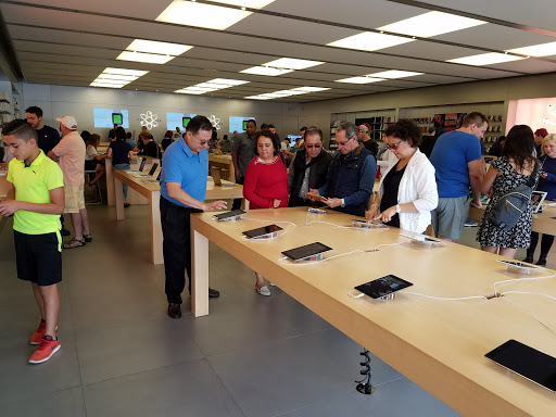 Computer Store «Apple Main Place», reviews and photos, 120 W Jefferson Ave, Naperville, IL 60540, USA