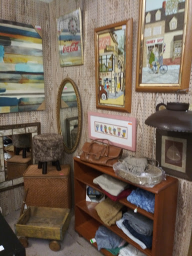 Antique Store «Vendor City Antiques, Flea Market & Cosignment», reviews and photos, 537 S Reed Rd, Kokomo, IN 46901, USA