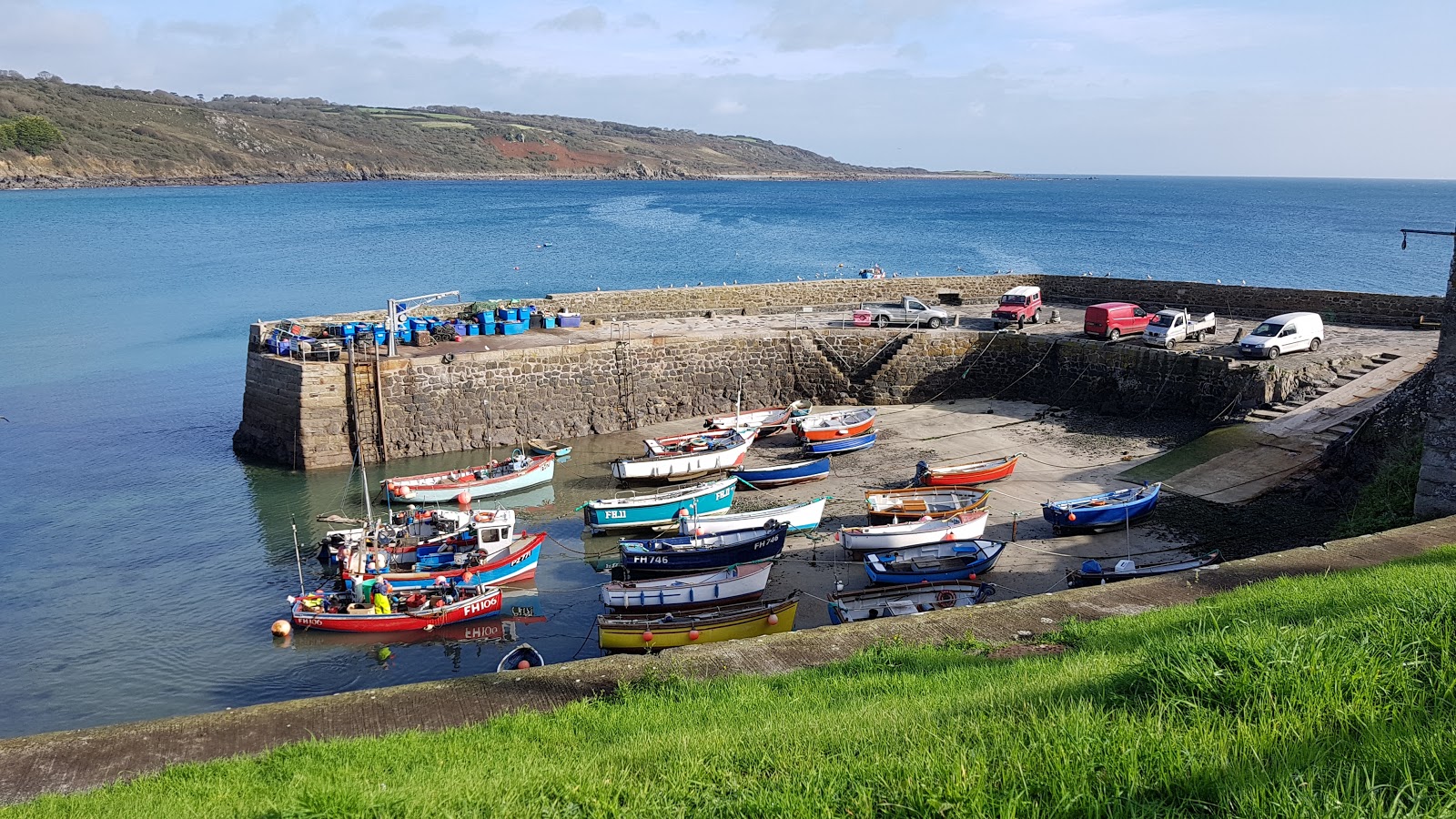 Foto von Coverack Cove beach und die siedlung