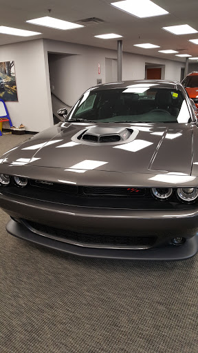 Jeep Dealer «Findlay Chrysler Jeep Dodge RAM INDOOR Dealership», reviews and photos, 25600 SW Parkway Center Dr, Wilsonville, OR 97070, USA