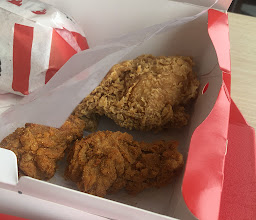 KFC & KFC Drive Thru สาขา ปั๊ม ปตท. คลองขุด-บางพลี photo