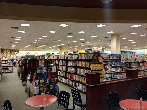 Book Store «Barnes & Noble», reviews and photos, 3050 Beeline Rd, Holland, MI 49424, USA