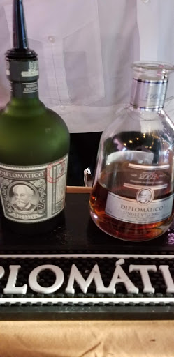 Tobacco Shop «Up Down Cigar», reviews and photos, 1550 N Wells St, Chicago, IL 60610, USA