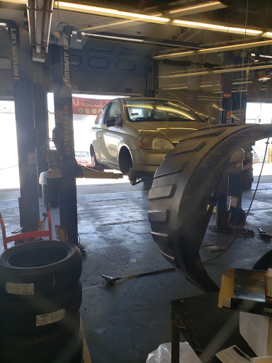 Auto Parts Store «Pep Boys Auto Parts & Service», reviews and photos, 17015 Torrence Ave, Lansing, IL 60438, USA