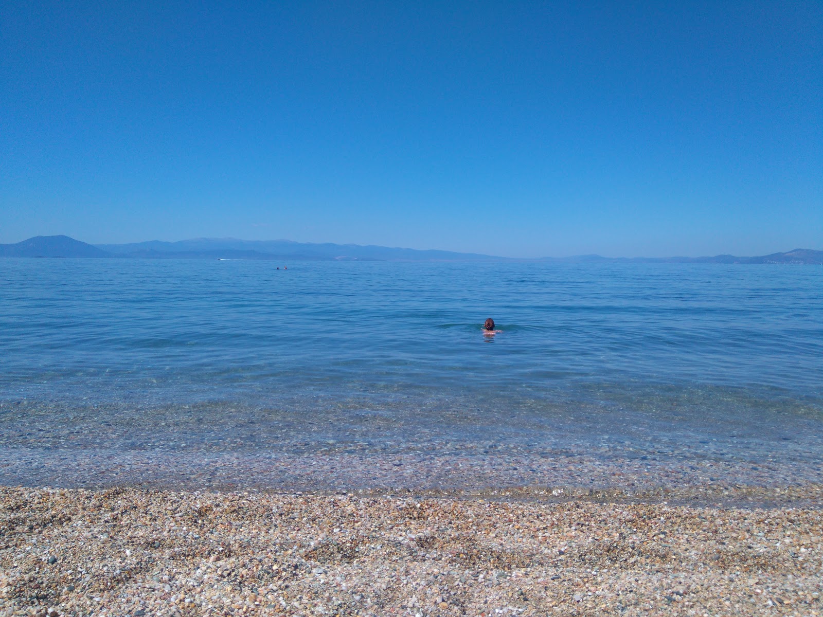 Foto de Callifteri beach e o assentamento